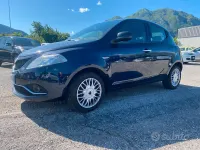 Usata Lancia Ypsilon Gold 69 CV (50 kW) 2017 Blu Utilitaria