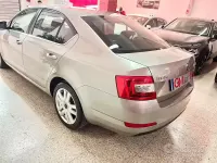 Begagnad Skoda Octavia Elegance 105 HK (77 kW) 2014 Grå Kombi