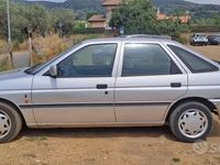 Usata Ford Escort Ghia 73 CV (53 kW) 1993 Grigio Berlina
