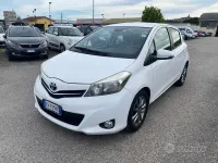 Usata Toyota Yaris Active 90 CV (66 kW) 2014 Bianco Utilitaria