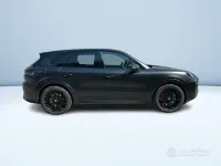 Usata Porsche Cayenne 353 CV (259 kW) 2024 Nero metallizzato SUV