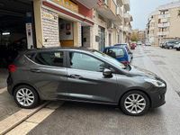 Usata Ford Fiesta 86 CV (63 kW) 2018 Grigio Berlina