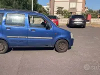 Usata Opel Agila 75 CV (55 kW) 2002 Bluazzurro Monovolume
