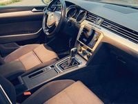 Usata VW Passat 120 CV (88 kW) 2019 Blu Station wagon