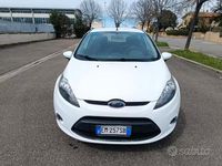 Usata Ford Fiesta 60 CV (44 kW) 2012 Bianco Utilitaria