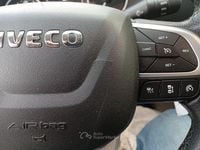 Usata Iveco Daily 136 CV (100 kW) 2022 Argento Berlina