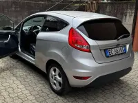 Usata Ford Fiesta Titanium 82 CV (60 kW) 2010 Argento Berlina