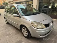 Usata Renault Scénic 131 CV (96 kW) 2008 Grigio Monovolume