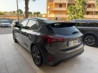 Usata Ford Focus ST-Line 116 CV (85 kW) 2024 Grigio Berlina