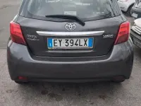 Usata Toyota Yaris Lounge 89 CV (65 kW) 2015 Grigio Utilitaria