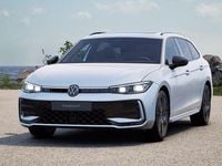 Nuova VW Passat R-line 150 CV (110 kW) 2025 Dolomite silver metallizzato Station wagon
