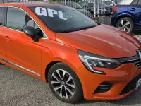Usata Renault Clio V Techno 101 CV (74 kW) 2023 Arancione Berlina