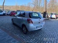Usata Toyota Yaris 90 CV (66 kW) 2011 Grigio Utilitaria