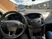 Käytetty Ford Focus 120 HP (88 kW) 2016 Harmaa Sedan