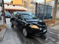 Usata Lancia Ypsilon Gold 95 CV (69 kW) 2017 Nero Utilitaria