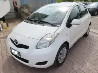 Usata Toyota Yaris Sol 69 CV (50 kW) 2009 Bianco Utilitaria