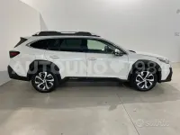 Usado Subaru Outback Premium 169 CV (124 kW) 2021 Blanco Familiar