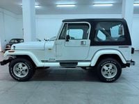 Usata Jeep Wrangler Laredo 103 CV (75 kW) 1991 Bianco SUV