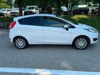 Usata Ford Fiesta 82 CV (60 kW) 2014 Bianco Utilitaria
