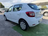 Usata Dacia Sandero Lauréate 75 CV (55 kW) 2014 Bianco Berlina