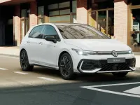 Nuova VW Golf VIII R-line Plus 150 CV (110 kW) 2026 Pure white Berlina
