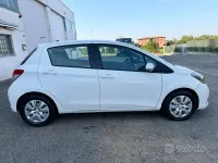Usata Toyota Yaris Lounge 69 CV (50 kW) 2012 Bianco Utilitaria