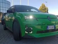 Nuova Renault 5 E-Tech Komfort 77 kW (106 CV) 2025 Verde Berlina