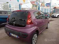 Usata Peugeot 107 68 CV (50 kW) 2013 Viola Utilitaria