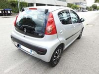 Usata Peugeot 107 Active 68 CV (50 kW) 2011 Argento metallizzato Utilitaria