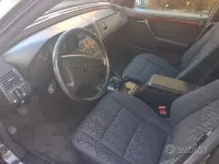 Usata Mercedes C180 Classic 122 CV (89 kW) 1998 Nero Berlina
