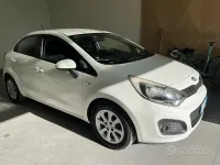 Usata Kia Rio EX 85 CV (62 kW) 2012 Bianco Berlina