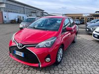 Usata Toyota Yaris Lounge 69 CV (50 kW) 2015 Rosso Berlina