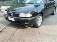 Usata Opel Astra Cabriolet 90 CV (66 kW) 1997 Nero Cabrio