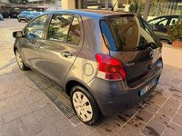 Usata Toyota Yaris Sol 101 CV (74 kW) 2009 Grigio Berlina