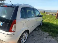 Usata Lancia Musa 95 CV (69 kW) 2011 Bianco Monovolume