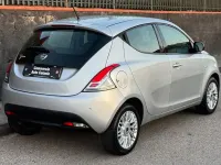 Usata Lancia Ypsilon 69 CV (50 kW) 2015 Argento Utilitaria