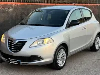 Usata Lancia Ypsilon 69 CV (50 kW) 2015 Argento Utilitaria