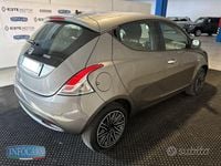 Usata Lancia Ypsilon Gold 70 CV (51 kW) 2023 Grigio metallizzato Utilitaria