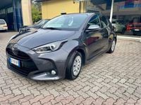 Usata Toyota Yaris Business Edition 72 CV (52 kW) 2021 Gray Berlina