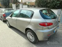 Usata Alfa Romeo 147 105 CV (77 kW) 2009 Grigio Utilitaria