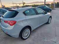 Usata Alfa Romeo Giulietta Exclusive 105 CV (77 kW) 2013 Viola Utilitaria