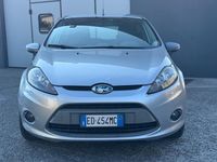 Usata Ford Fiesta Titanium 82 CV (60 kW) 2010 Argento Utilitaria