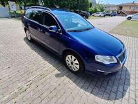 Usata VW Passat Comfortline 105 CV (77 kW) 2005 Blu/azzurro Station wagon