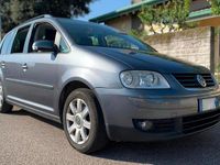 Begagnad VW Touran Highline 105 HK (77 kW) 2006 Grå Minibuss