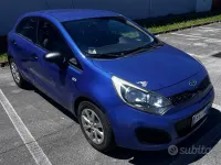Usata Kia Rio 75 CV (55 kW) 2012 Bluazzurro Berlina