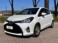 Usata Toyota Yaris Hybrid Active 73 CV (53 kW) 2017 Bianco Berlina