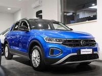Usata VW T-Roc Life 116 CV (85 kW) 2022 Blu ravenna tetto nero SUV