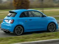 Usata Abarth 500e Scorpionissima 47 kW (64 CV) 2024 Blu/azzurro Utilitaria