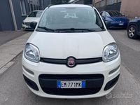 Usata Fiat Panda Lounge 69 CV (50 kW) 2012 Bianco Utilitaria