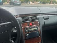 Usata Mercedes E250 136 CV (100 kW) 1999 Grigio Berlina